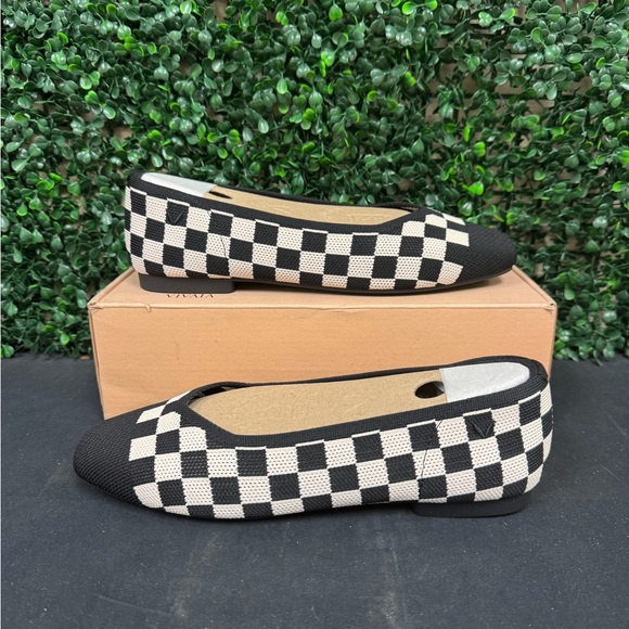 Vivaia Shoes - Vivaia Square-Toe V-Cut Flats (Margot 2.0) - W8.5